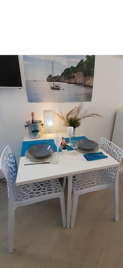 Appartement Avec Terrasse Vue Mer Expo Sud Ensoleillee Toute L'Annee, Parking, Menage Fin De Sejour, Linge De Lit Et Serviettes De Bain Inclus, Commerces,Plages Et Port A Pied Bandol Exterior photo